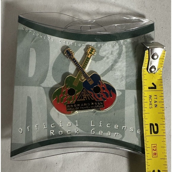 VTG 1995 Officially Licensed Rock And Roll Hall Of Fame Pin Pinback Guitars - Picture 3 of 3